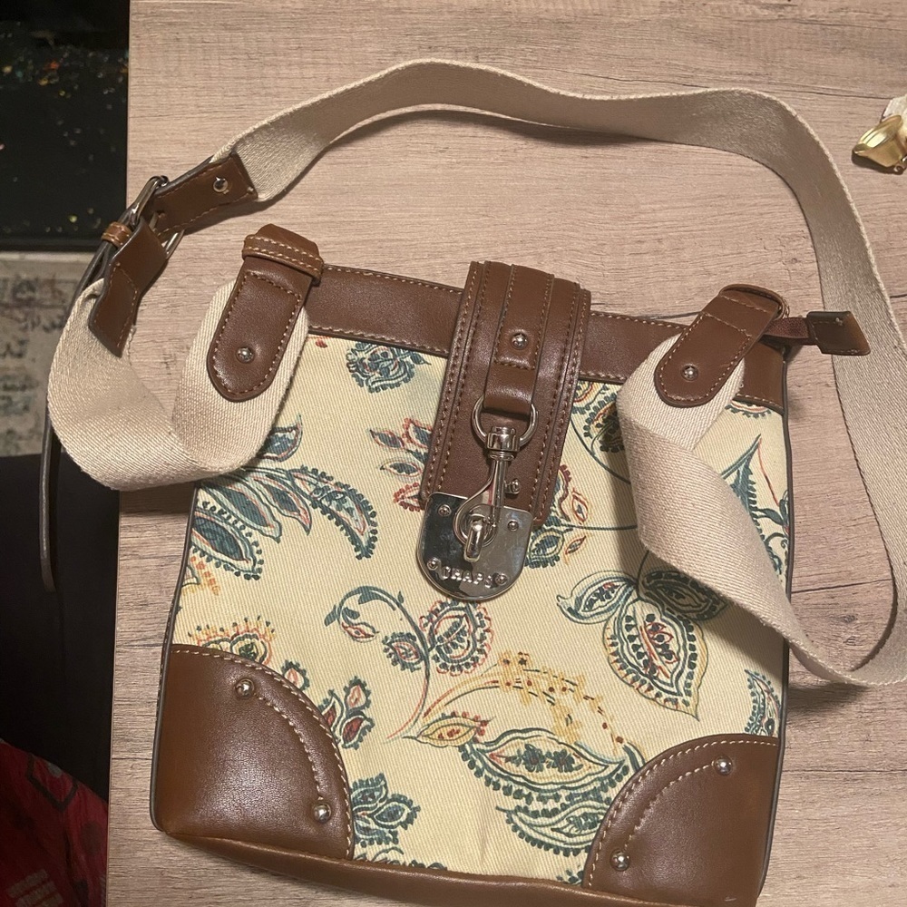 Chaps Crossbody purse cream with brown paisley pattern G3